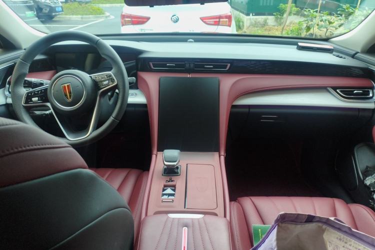 Used Hongqi H5 2025 2.0T Automatic Flag Edition – 500 000 Units Commemorative Version Center Console
