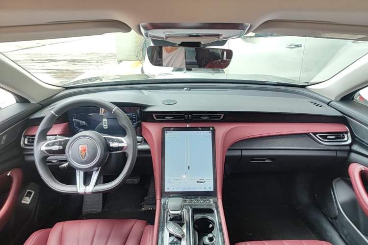 Used Hongqi H5 2025 Model 1.5T DCT Xuan Ying 2 Million Units Commemorative Edition Center Console