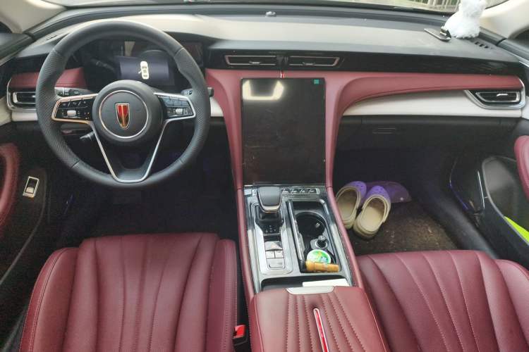Used Hongqi H5 2025 1.5T DCT Qiyun 500 000th Unit Commemorative Edition Center Console