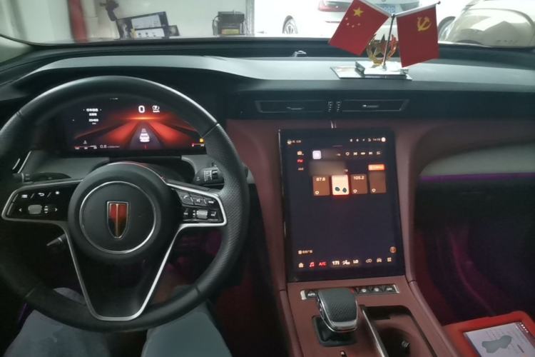 Used Hongqi H5 2025 2.0T Automatic Flag Edition – 500 000 Units Commemorative Version Center Console