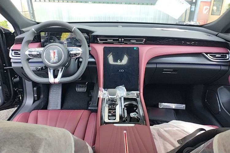 Used Hongqi H5 2025 Model 2.0T Automatic Xuan Ying 2 Million Units Commemorative Edition Center Console