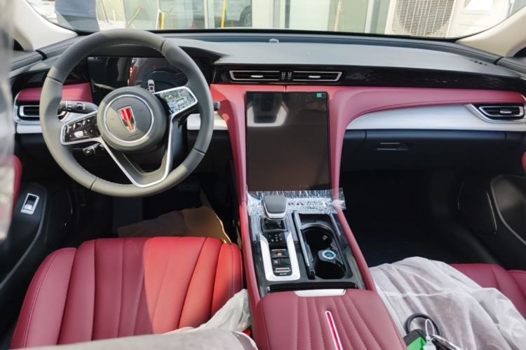 Used Hongqi H5 2025 2.0T Automatic Flag Edition – 500 000 Units Commemorative Version Center Console