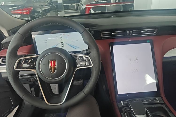 Used Hongqi H5 2025 2.0T Automatic Flag Edition – 500 000 Units Commemorative Version Center Console