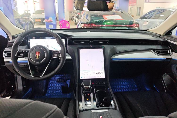 Used Hongqi H5 2025 2.0T Automatic Flag Edition – 500 000 Units Commemorative Version Center Console