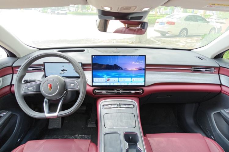Used Hongqi H5 2025 2.0T Automatic Flag Edition – 500 000 Units Commemorative Version Center Console