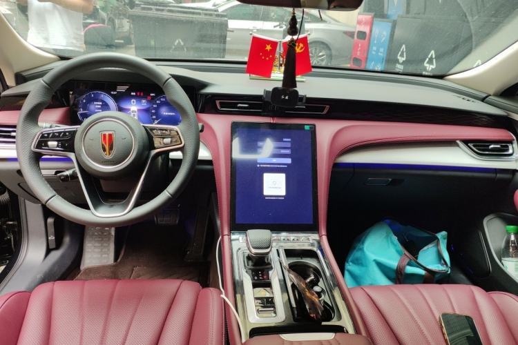 Used Hongqi H5 2025 2.0T Automatic Flag Edition – 500 000 Units Commemorative Version Center Console