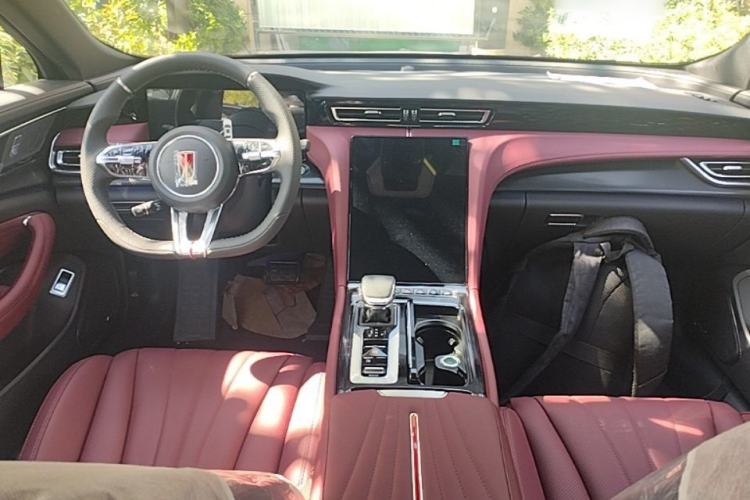 Used Hongqi H5 2025 2.0T Automatic Xuan Ying Edition Center Console