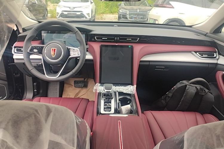 Used Hongqi H5 2025 2.0T Automatic Flag Edition – 500 000 Units Commemorative Version Center Console