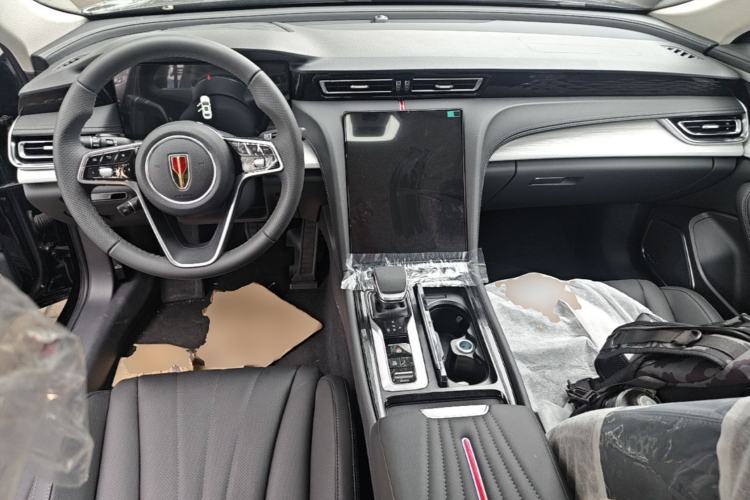 Used Hongqi H5 2025 2.0T Automatic Flag Edition – 500 000 Units Commemorative Version Center Console