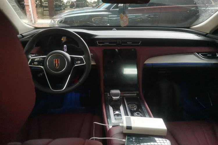 Used Hongqi H5 2025 2.0T Automatic Flag Edition – 500 000 Units Commemorative Version Center Console