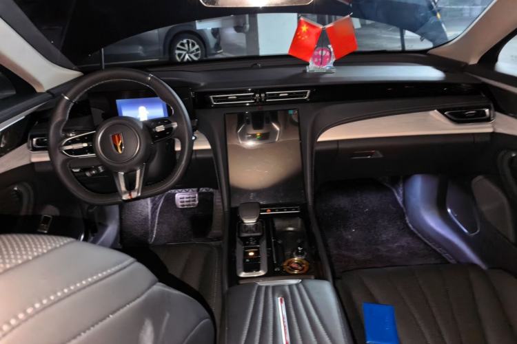 Used Hongqi H5 2025 1.5T DCT Xuan Ying Edition Center Console