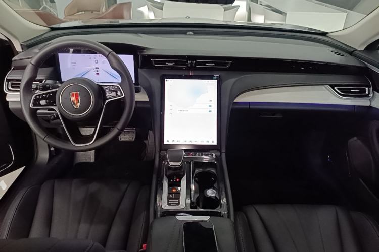 Used Hongqi H5 2025 2.0T Automatic Flag Edition – 500 000 Units Commemorative Version Center Console