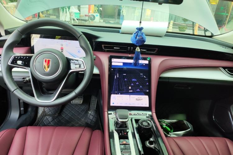 Used Hongqi H5 2025 2.0T Automatic Flag Edition – 500 000 Units Commemorative Version Center Console