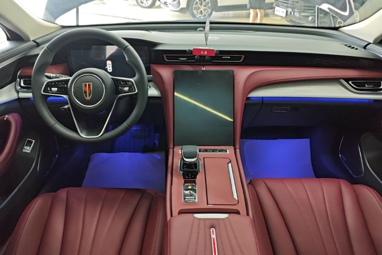 Used Hongqi H5 2025 2.0T Automatic Flag Edition – 500 000 Units Commemorative Version Center Console
