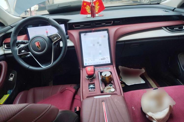 Used Hongqi H5 2025 2.0T Automatic Flag Edition – 500 000 Units Commemorative Version Center Console