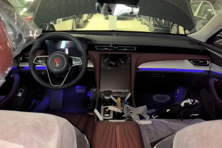 Used Hongqi H5 2025 2.0T Automatic Flag Edition – 500 000 Units Commemorative Version Center Console
