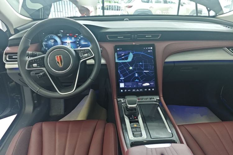 Used Hongqi H5 2025 2.0T Automatic Flag Edition – 500 000 Units Commemorative Version Center Console