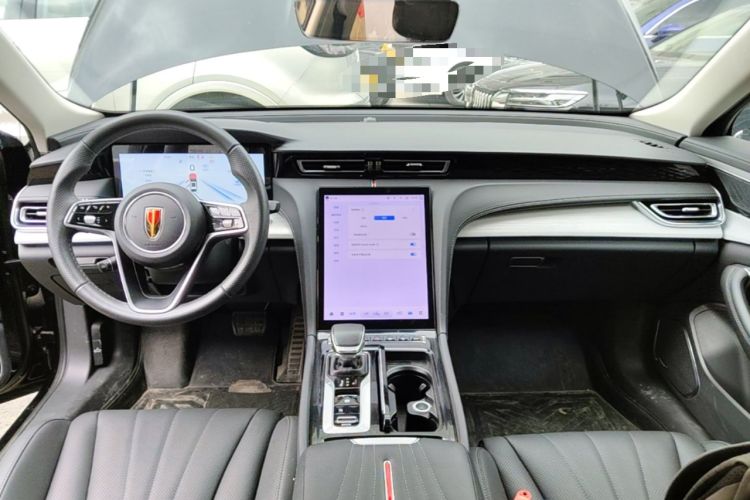 Used Hongqi H5 2025 2.0T Automatic Flag Edition – 500 000 Units Commemorative Version Center Console