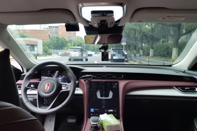 Used Hongqi H5 2025 2.0T Automatic Flag Edition – 500 000 Units Commemorative Version Center Console