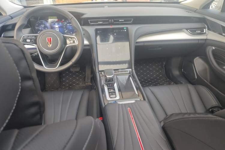 Used Hongqi H5 2025 2.0T Automatic Flag Edition – 500 000 Units Commemorative Version Center Console