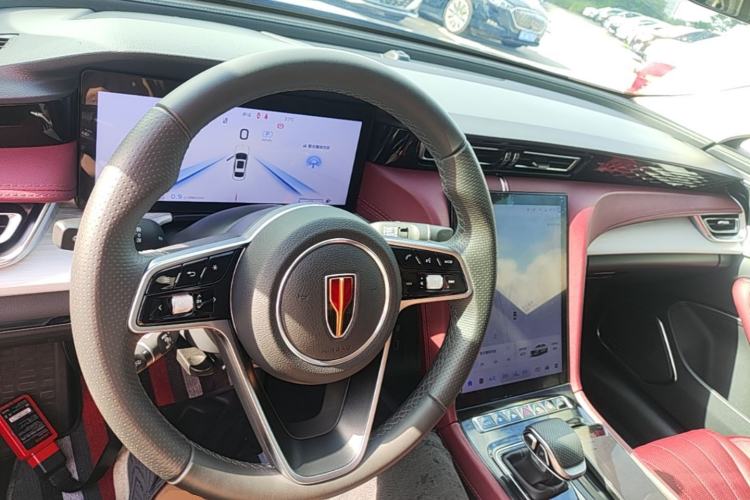 Used Hongqi H5 2025 2.0T Automatic Flag Edition – 500 000 Units Commemorative Version Center Console