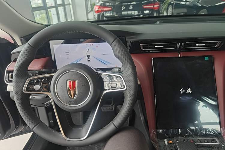 Used Hongqi H5 2025 2.0T Automatic Flag Edition – 500 000 Units Commemorative Version Center Console