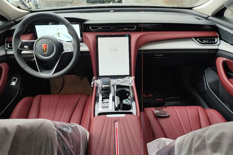 Used Hongqi H5 2025 2.0T Automatic Flag Edition – 500 000 Units Commemorative Version Center Console