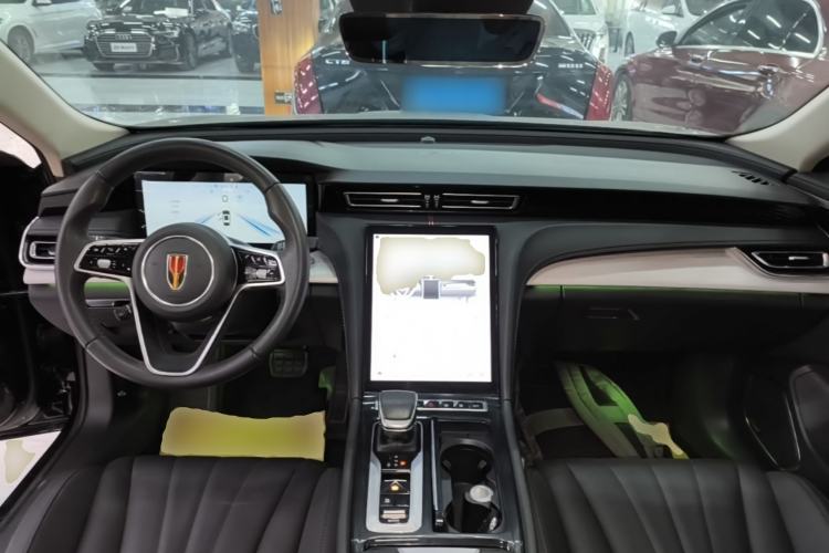 Used Hongqi H5 2025 2.0T Automatic Flag Edition – 500 000 Units Commemorative Version Center Console