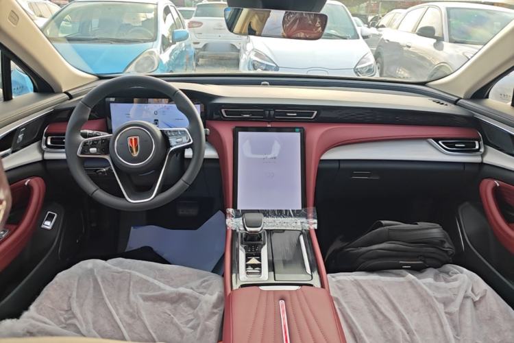 Used Hongqi H5 2025 2.0T Automatic Flag Edition – 500 000 Units Commemorative Version Center Console