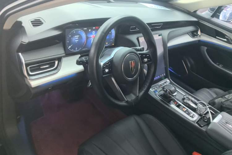 Used Hongqi H5 2025 2.0T Automatic Flag Edition – 500 000 Units Commemorative Version Center Console