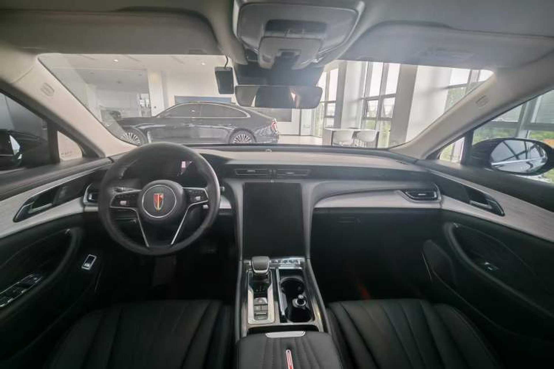 Used Hongqi H5 2025 2.0T Automatic Flag Edition – 500 000 Units Commemorative Version Center Console