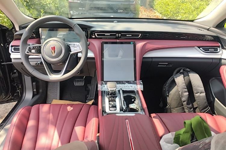 Used Hongqi H5 2025 2.0T Automatic Flag Edition – 500 000 Units Commemorative Version Center Console