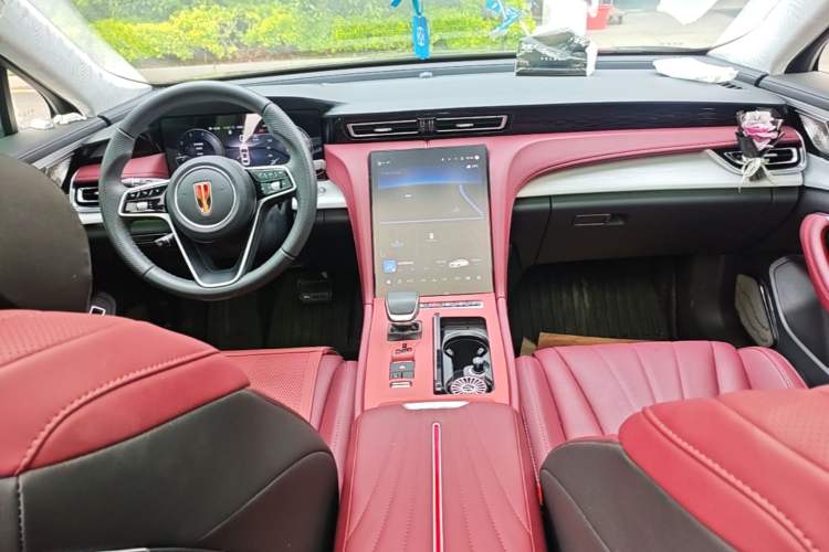 Used Hongqi H5 2025 2.0T Automatic Flag Edition – 500 000 Units Commemorative Version Center Console