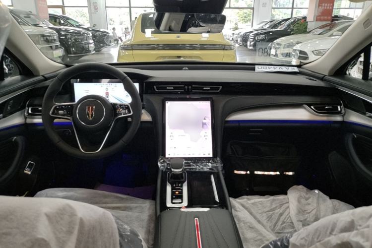 Used Hongqi H5 2025 2.0T Automatic Flag Edition – 500 000 Units Commemorative Version Center Console