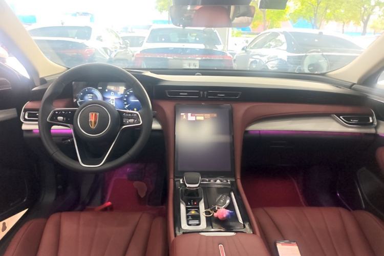 Used Hongqi H5 2025 2.0T Automatic Flag Edition – 500 000 Units Commemorative Version Center Console