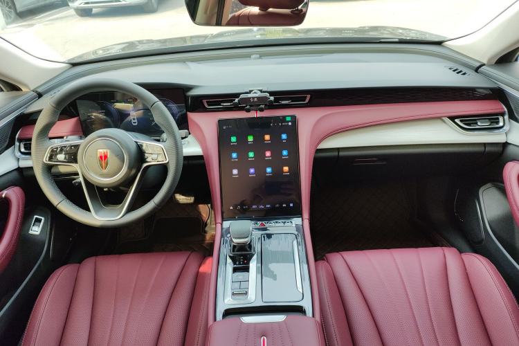 Used Hongqi H5 2025 2.0T Automatic Flag Edition – 500 000 Units Commemorative Version Center Console