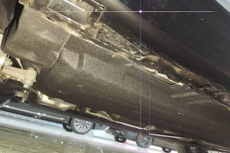 Used Hongqi H5 2025 2.0T Automatic Flag Edition – 500 000 Units Commemorative Version Chassis Front Left