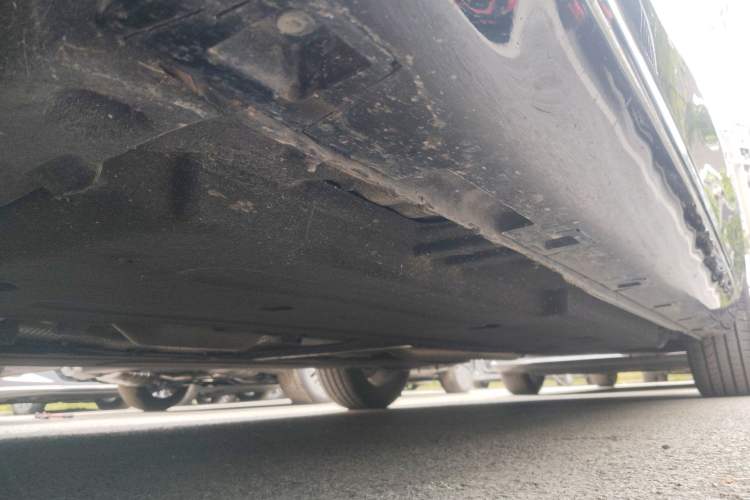 Used Hongqi H5 2025 2.0T Automatic Flag Edition – 500 000 Units Commemorative Version Chassis Front Left