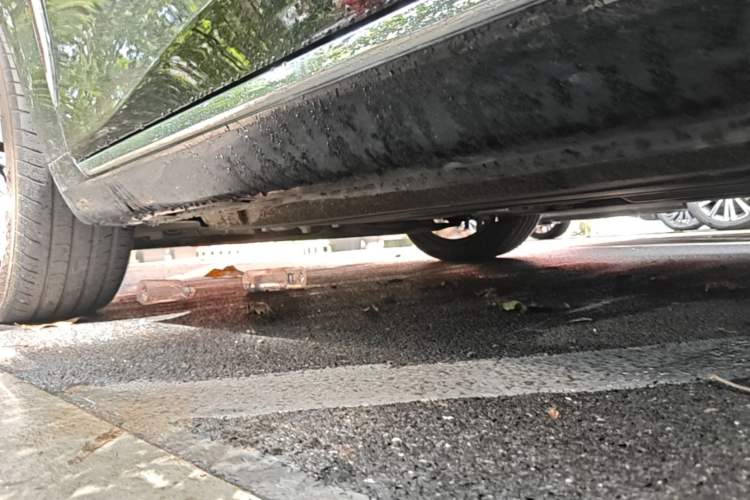 Used Hongqi H5 2025 2.0T Automatic Flag Edition – 500 000 Units Commemorative Version Chassis Front Left
