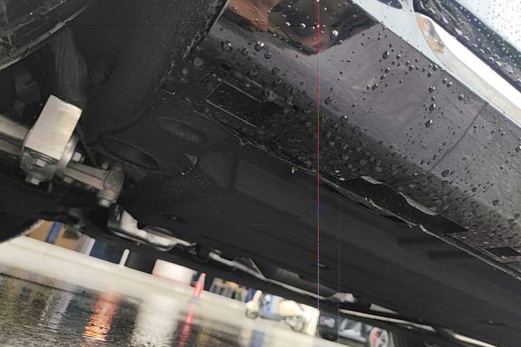 Used Hongqi H5 2025 2.0T Automatic Flag Edition – 500 000 Units Commemorative Version Chassis Front Left