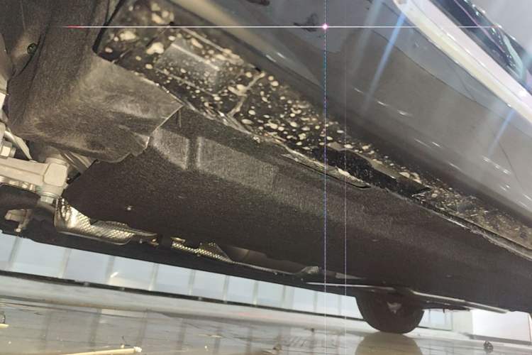 Used Hongqi H5 2025 2.0T Automatic Flag Edition – 500 000 Units Commemorative Version Chassis Front Left