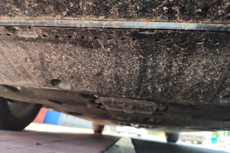 Used Hongqi H5 2025 2.0T Automatic Flag Edition – 500 000 Units Commemorative Version Chassis Front