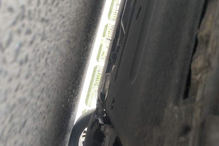 Used Hongqi H5 2025 2.0T Automatic Flag Edition – 500 000 Units Commemorative Version Chassis Front Right