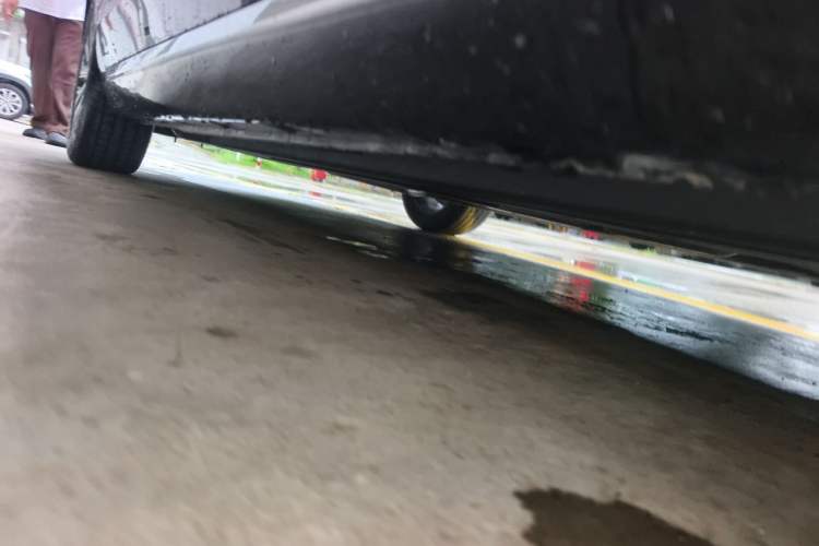 Used Hongqi H5 2025 2.0T Automatic Flag Edition – 500 000 Units Commemorative Version Chassis Front Right