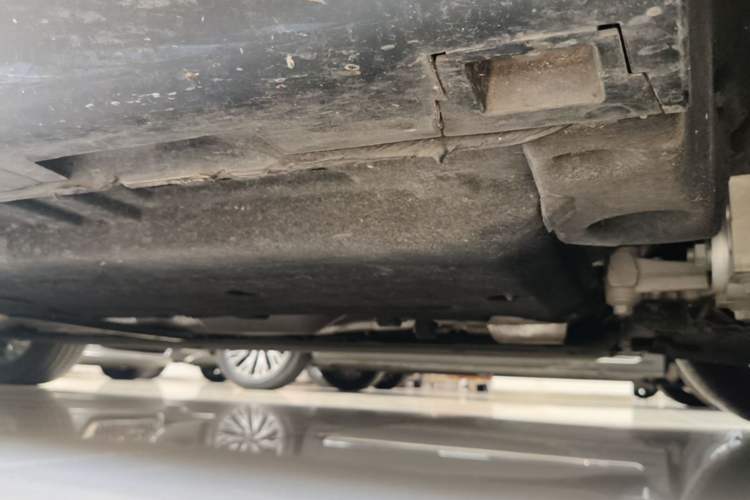 Used Hongqi H5 2025 2.0T Automatic Flag Edition – 500 000 Units Commemorative Version Chassis Front Right