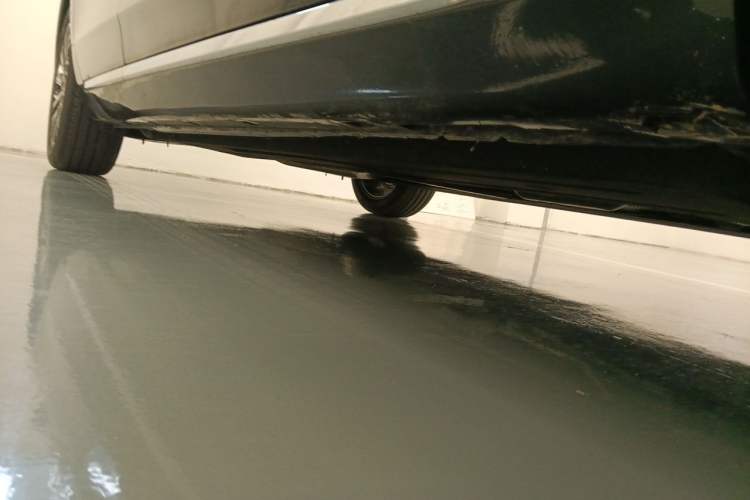 Used Hongqi H5 2025 2.0T Automatic Flag Edition – 500 000 Units Commemorative Version Chassis Front Right