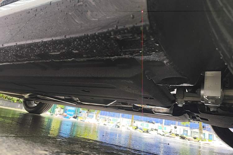Used Hongqi H5 2025 2.0T Automatic Flag Edition – 500 000 Units Commemorative Version Chassis Front Right