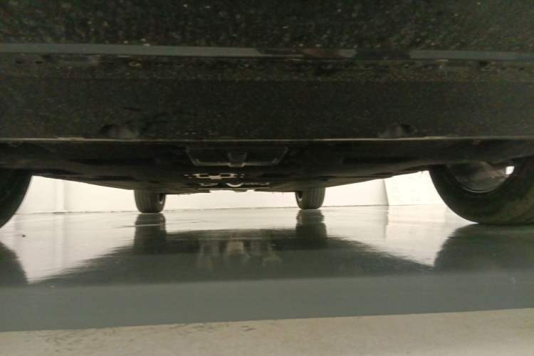 Used Hongqi H5 2025 2.0T Automatic Flag Edition – 500 000 Units Commemorative Version Chassis Front