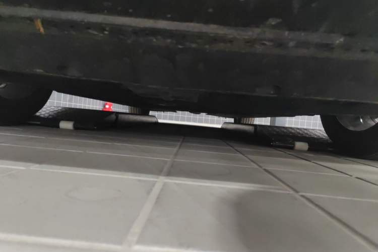Used Hongqi H5 2025 2.0T Automatic Flag Edition – 500 000 Units Commemorative Version Chassis Front