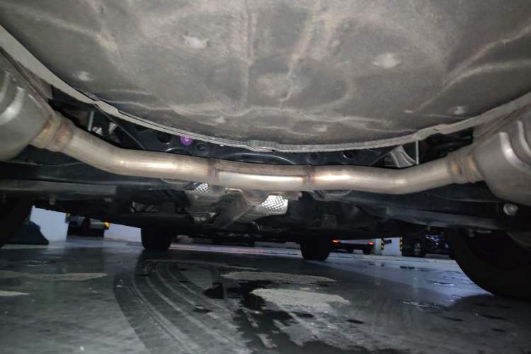 Used Hongqi H5 2025 2.0T Automatic Flag Edition – 500 000 Units Commemorative Version Chassis Rear